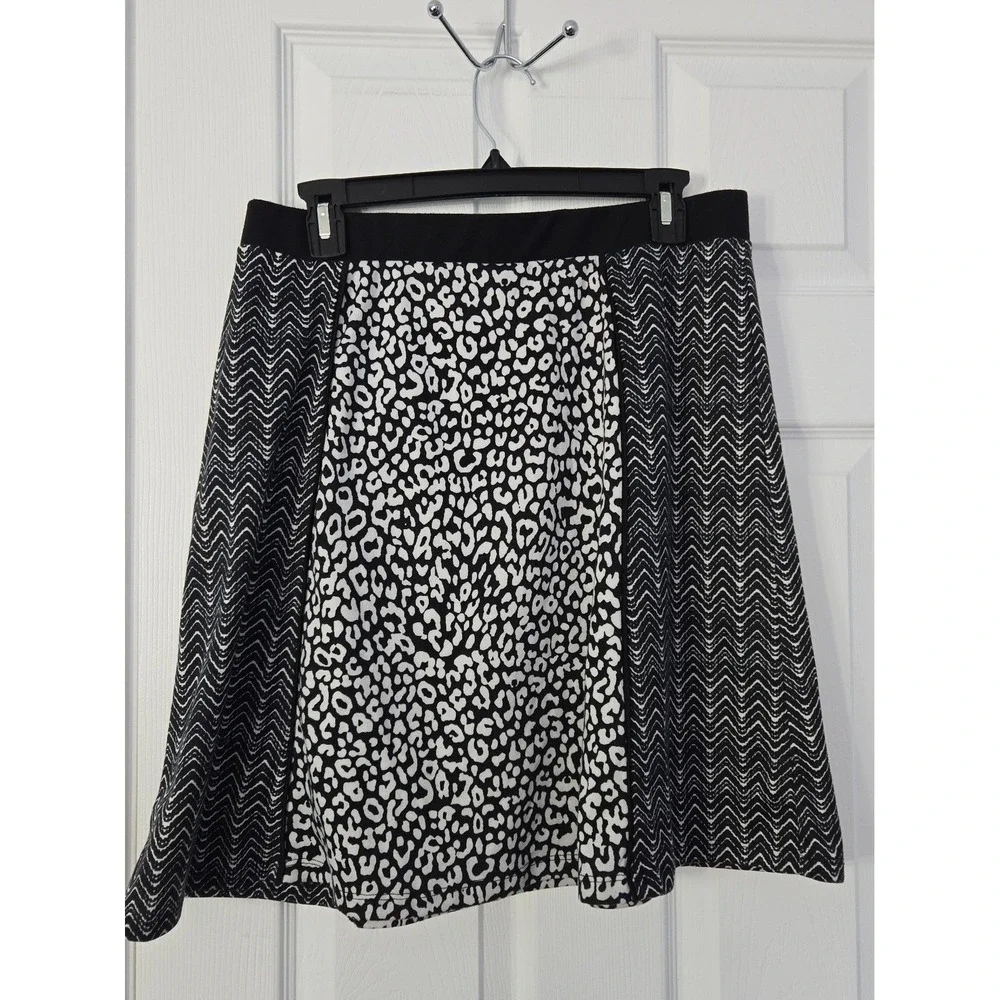 Cato Womans‎  Skirt Size Medium Black &White